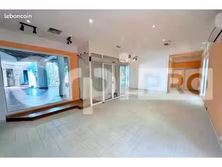 local commercial 61 m²