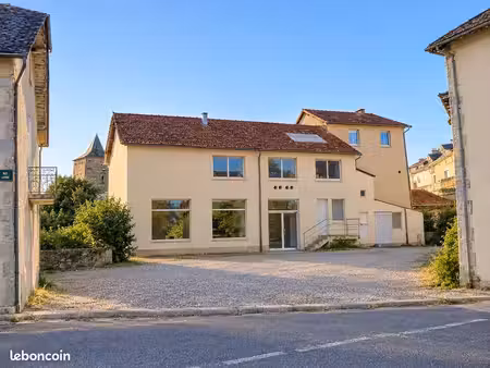 immeuble en pierre bien isole en centre bourg