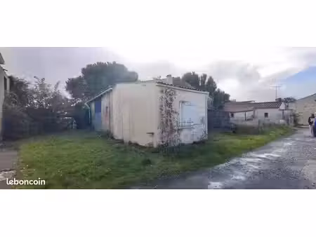 maison de village 1 pièce 80 m²