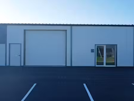 local neuf 180 m² argences – zone leclerc – libre de suite