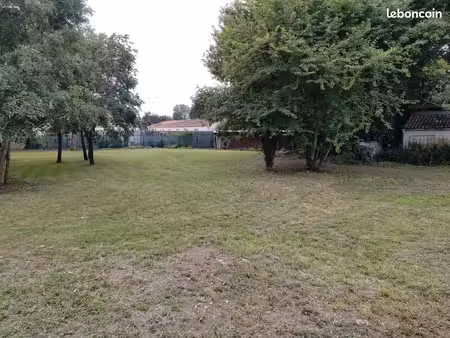 terrain de 823 m2