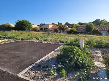 terrain 439 m² saintes