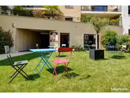 local 210 m² clamart