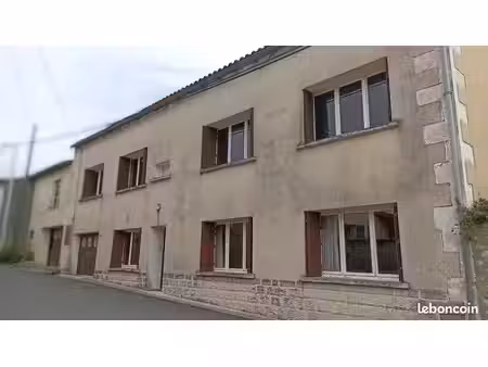 grande maison avec dépendances