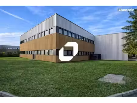 local d'activité 1 270 m²