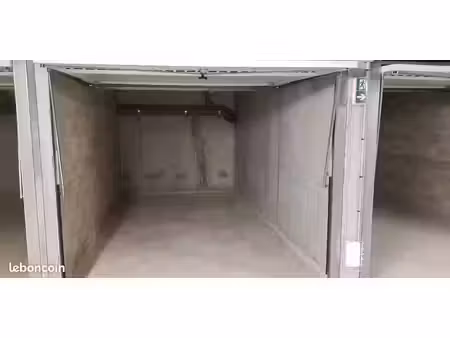 box à louer 13 m² – résidence sécurisée (vidéosurveillance)