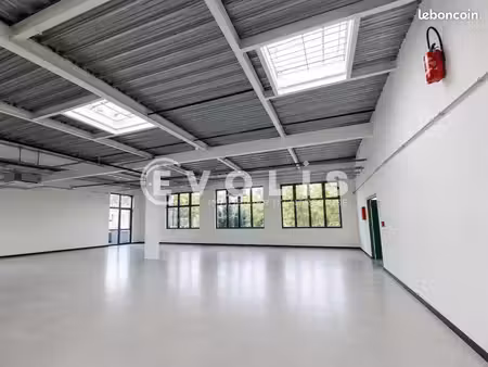 local bureaux 687 m²