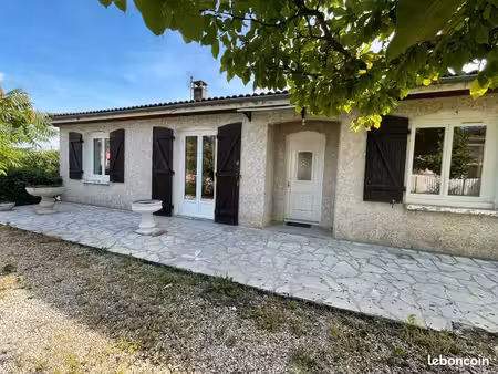 maison familiale de plain-pied avec jardin et sous-sol