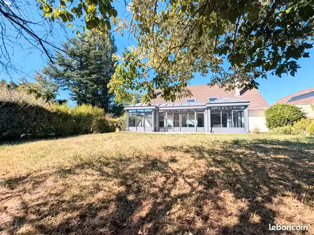 maison 9 pièces 203 m²