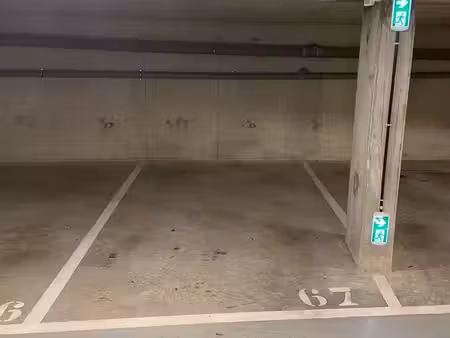 place de stationnement dans résidence sécurisée