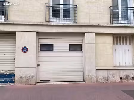 box individuel sur rue / st mandé / tres rare