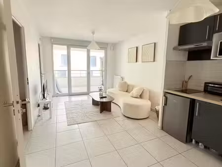 t2 de 42 m² avec balcon et parking en sous-sol