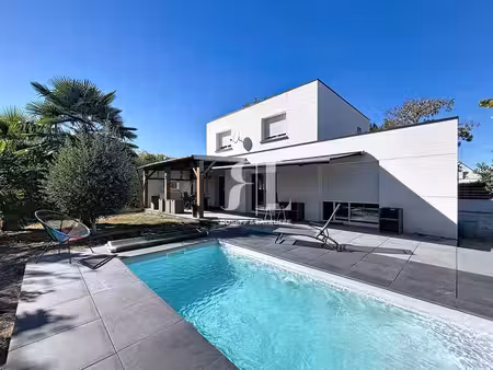 caudan – un écrin contemporain avec piscine