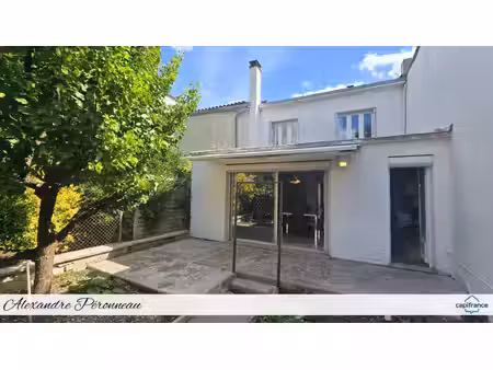 maison à rénover – 3 chambres – grand séjour – garage – jardins – à moins de 10 km de la r