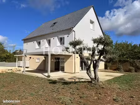 maison 10 pièces 234 m²