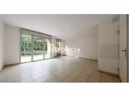 saint simon : maison avec garage et jardin intimiste