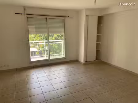 t1 au tampon à vendre