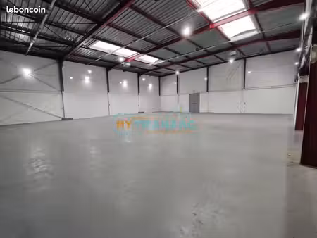 local industriel 810 m²