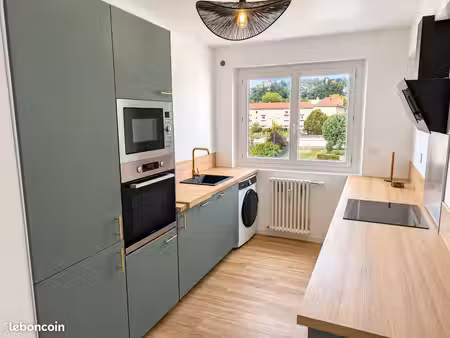 t2 entièrement rénové – 53 m² – balcon – parking sécurisé – quartier hôpital / cinéma