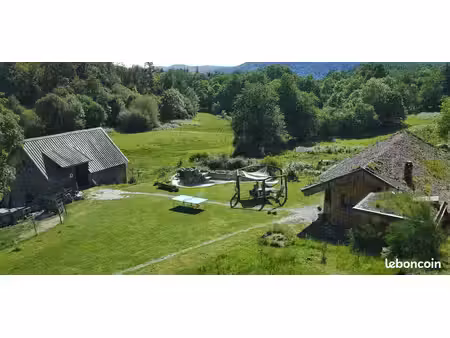 propriété 100% autonome sur 10ha