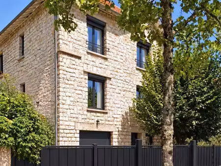 maison en pierre avec beaux volumes