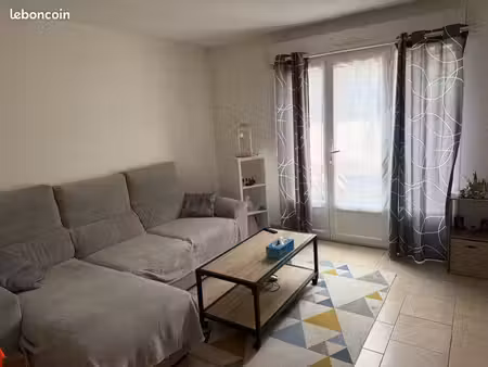 à louer f2 sur les hauteurs de larche