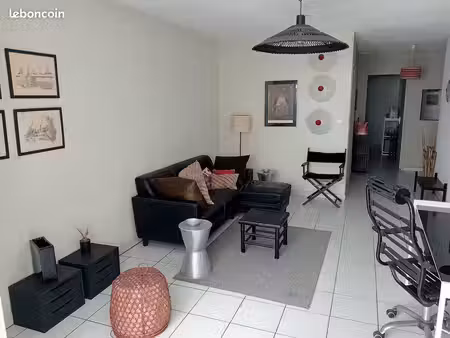 agréable et spacieux f2 + loggia  meublé
