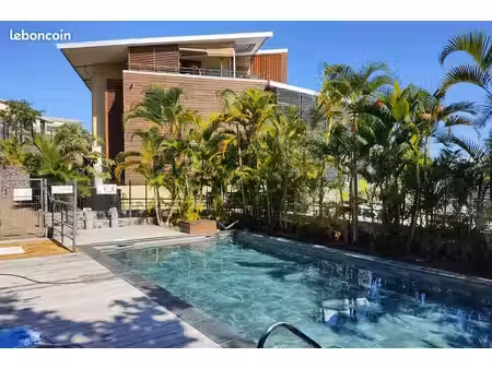 beau t2 avec piscine et petit jardin à la saline-les-bains