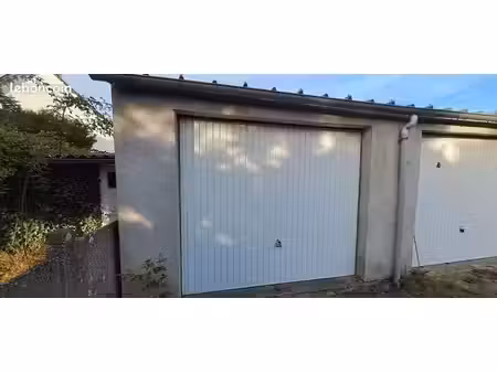 rare dans la region: box fermé 17 m² – rue de la plage – lancieux