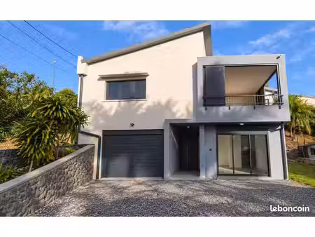 maison neuve 3 chambre vue mer et grand garage st denis