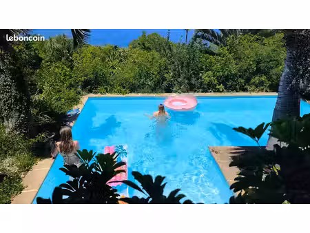 grande villa avec piscine et belle vue mer
