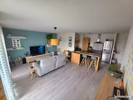appartement t3 récent 69m² avec grand balcon et garage fermé