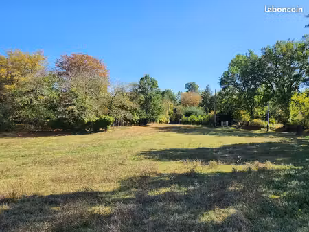 terrain 2 236 m² villamblard