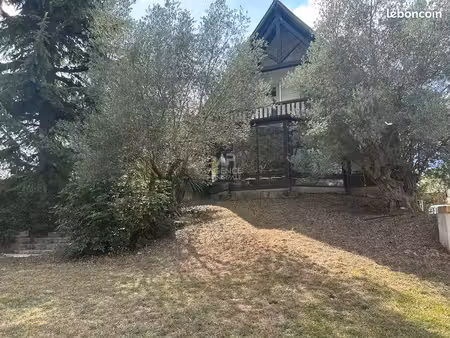 maison 8 pièces 196 m²