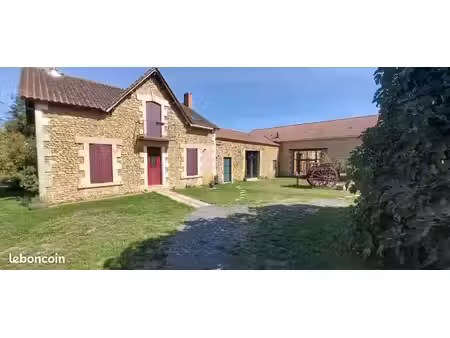 propriété en pierre – 3 habitations – env. 406 m² habitables – 4 6 ha – fort potentiel tou