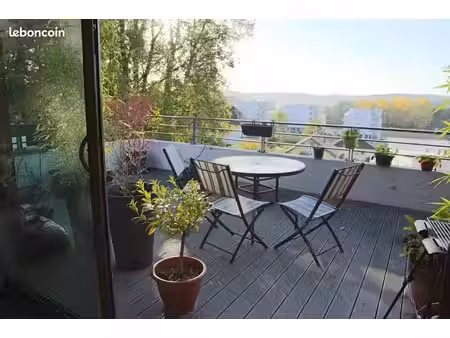 t2 en attique terrasse sud vue citadelle