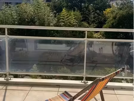 beau t2 terrasse et parking