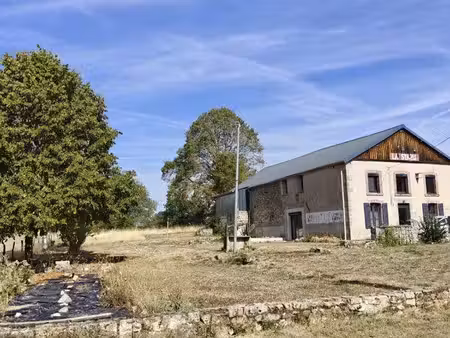 maison de caractère en pierre avec grange attenante