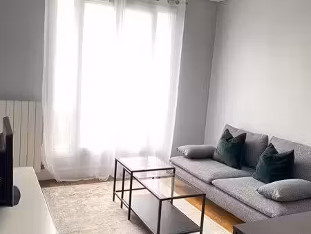 a louer  superbe 2 pièces de 42m2 entièrement renové