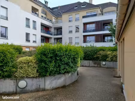 appartement 3 pièces vide de meubles libre immédiatement