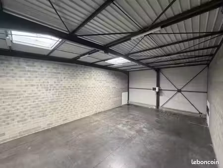 entrepôt locaux activité surface de stockage