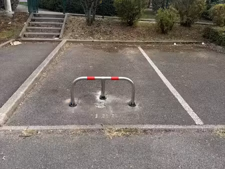 place de parking - gare cergy le haut