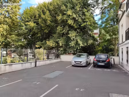 emplacement parking