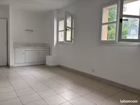local 14 m² ézanville
