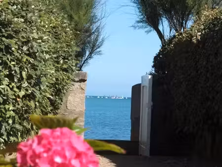propriété de caractère  bord de mer  a vendre  pleumeur bodou