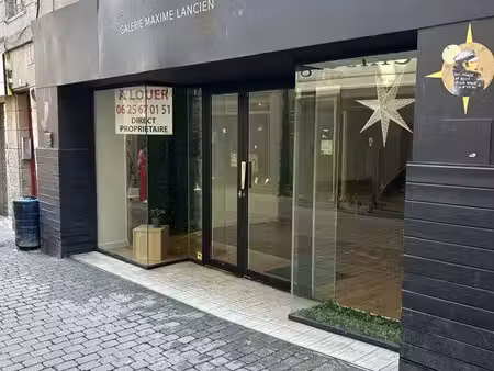 local 2x40 m2 rue saint gouéno