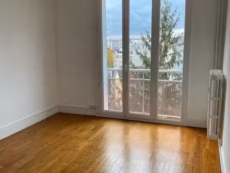 besançon – chaprais / fontaine-argent — t3 rénové de 57 m² avec balcon  garage fermé et ca