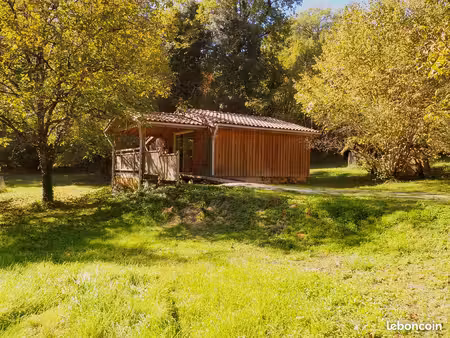 vend parcelle constructible avec 2chalets