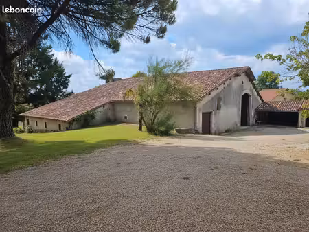 bâtiment 3 pièces 700 m²
