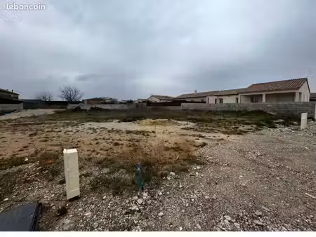 terrain pierrelatte 571m2